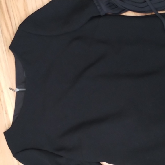 Tahari black long sleeve dress Sz 8 Beautiful design, long expose zipper in back - Picture 12 of 15